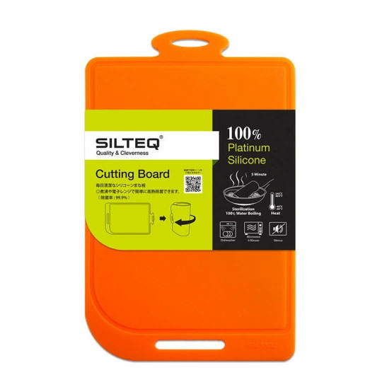 きれいのミカタ 丸めて煮沸消毒できるまな板 Mサイズ プラチナシリコン SILTEQ【電子レンジ除菌 食洗機対応 耐熱 カッティングボード シルテック】 オレンジ